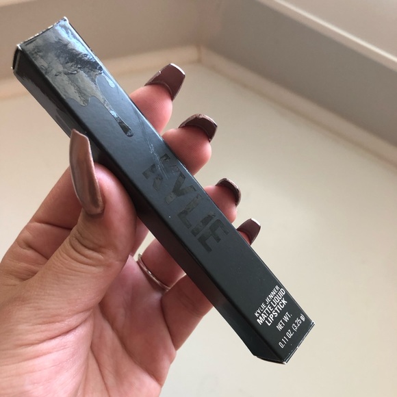 Kylie Cosmetics matte liquid lipstick - Picture 2 of 3